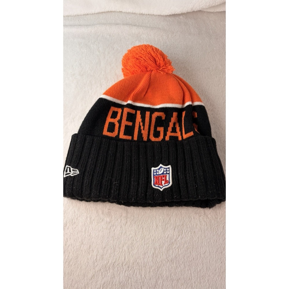 New Era Cincinnati Bengals NFL Fleece-Lined Cuffed Pom Beanie Hat
